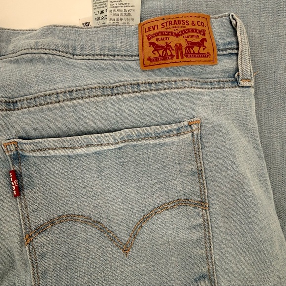 Levi's 314 Light Blue Shaping Straight Women’s Jeans Mid-Rise Size 33x30 - Picture 7 of 12